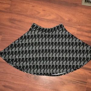 HOUNDSTOOTH SKATER SKIRT